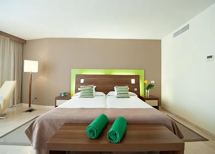 Livvo Valle & Aquapark 타우리토