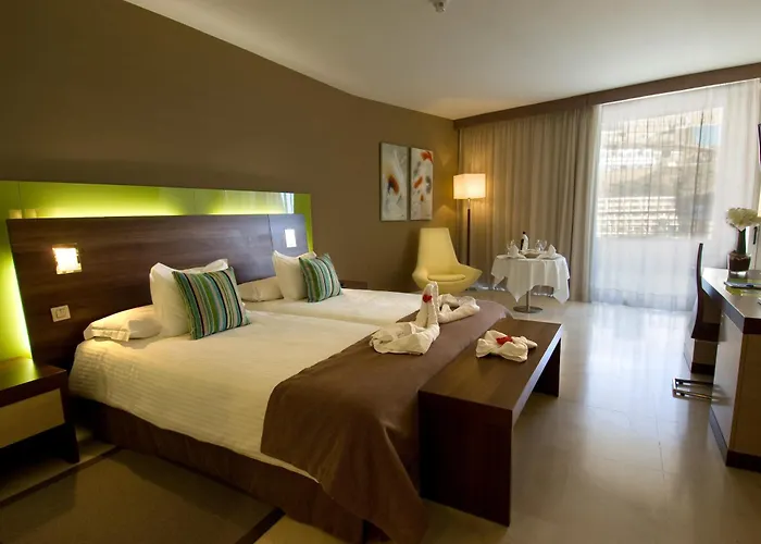 Livvo Valle & Aquapark 4* 타우리토