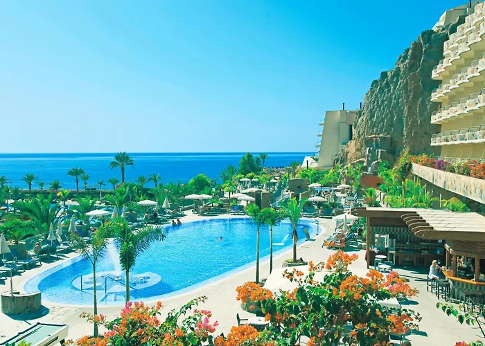 Livvo Valle & Aquapark 타우리토