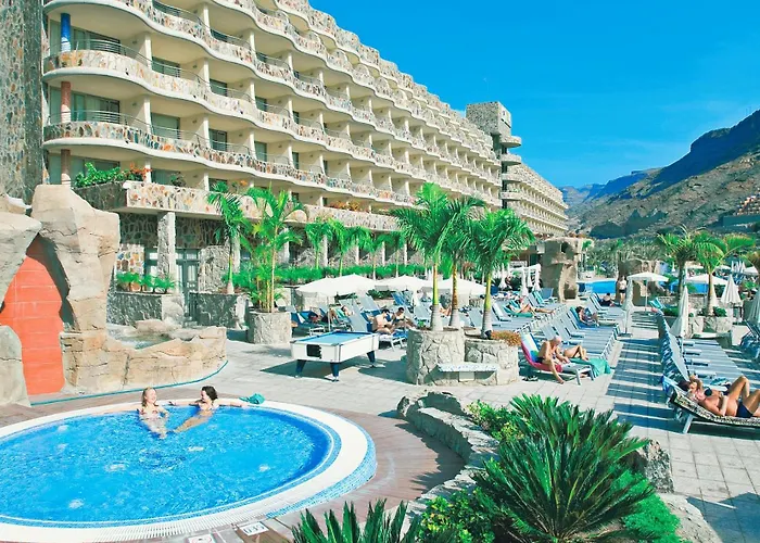 Livvo Valle & Aquapark 4* 타우리토