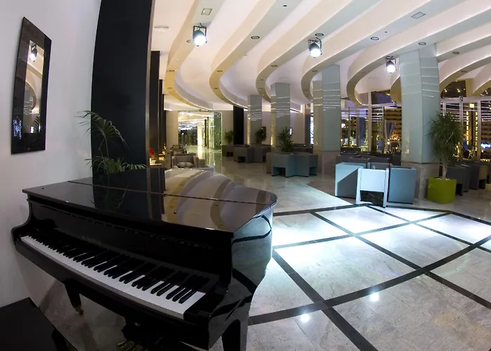 Livvo Valle & Aquapark 4* 타우리토