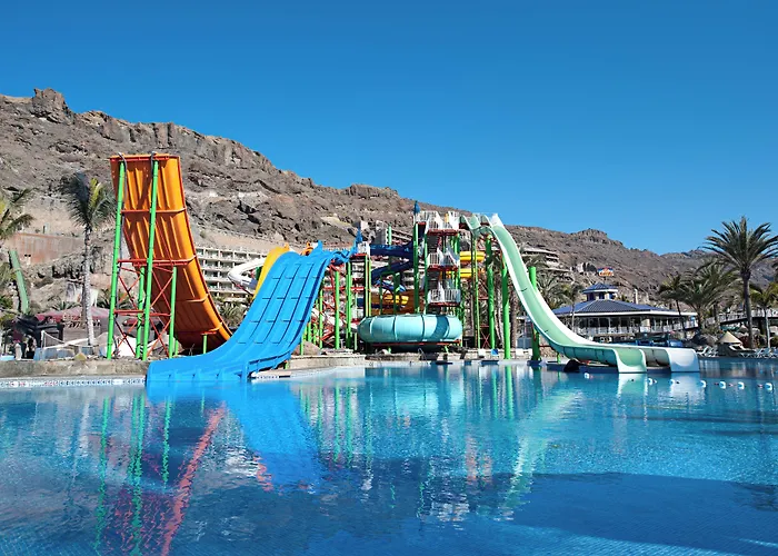 Livvo Valle & Aquapark 호텔